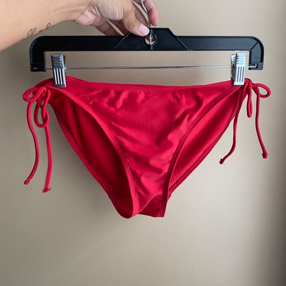 VIBRANT  RED BIKINI SET - Picture 2 of 2